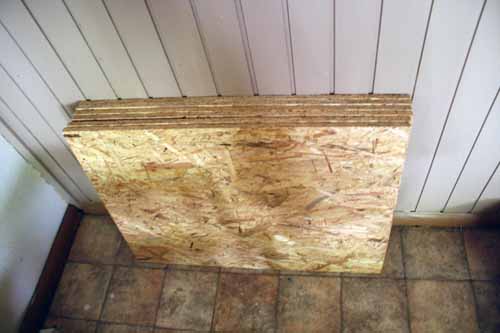 Discarded wooden packaging: ideal for making molds.
